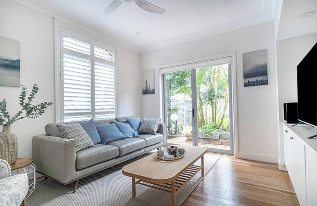 The Newtowner - Stylish Home in the heart of Newtown!