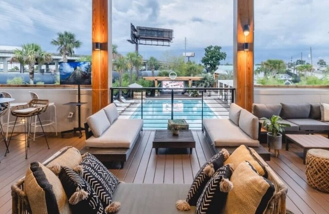 The Nicholas King Suite- Walk to King