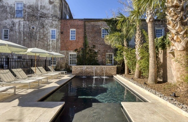 The Nicholas Veranda King Suite- 1 Block to King