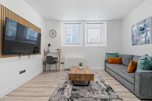 The Nook - 2 min from Station - Free Parking - Courtyard