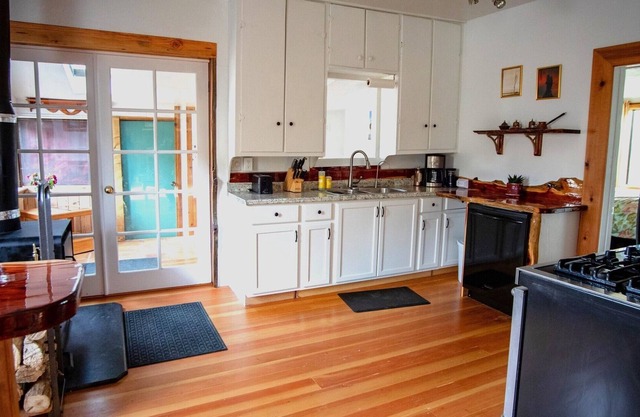 The Nook, Creekside Treasure