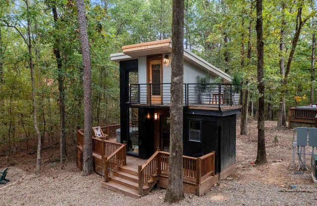 The Novia - Woodsy Couples Retreat