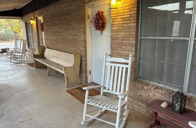 The Nueces River Retreat - sleeps 20, in charming Barksdale, TX