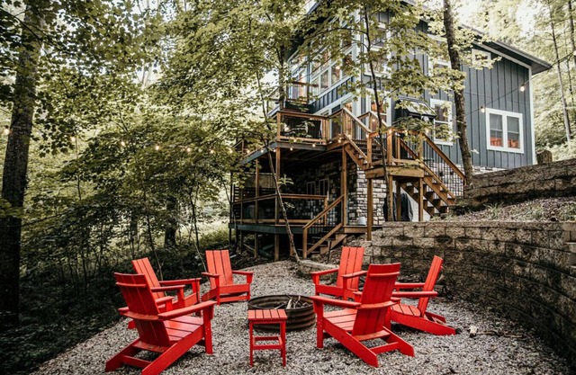 "The Oak": Hot Tub, Private Trail, Firepit, Swing.