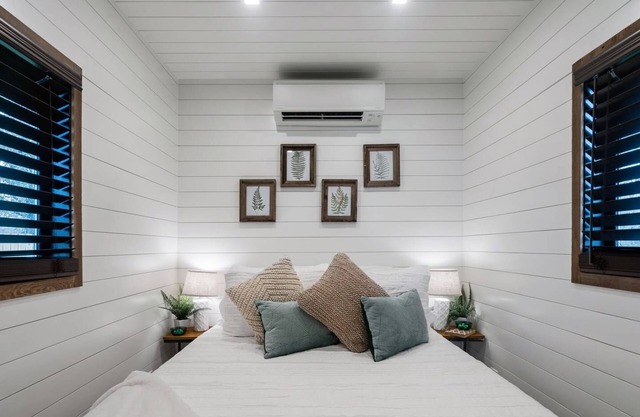 “The Oaks” Helm™ model Container Home 12 min to Magnolia Market