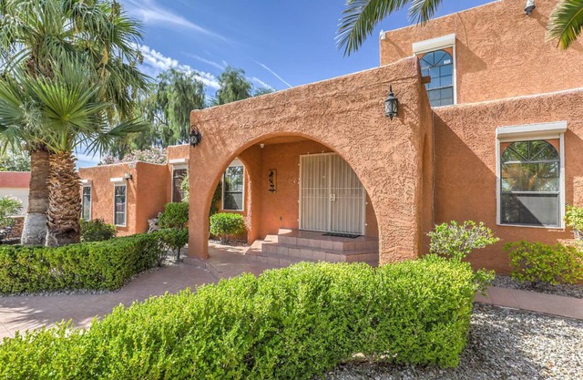 The Oasis at The Lakes, your private Resort & Spa, few short mn to Vegas Strip