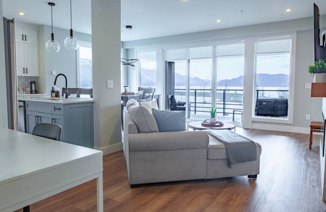 The Oasis | Lake + Mtn Views + Fireplace + Sleeps 6