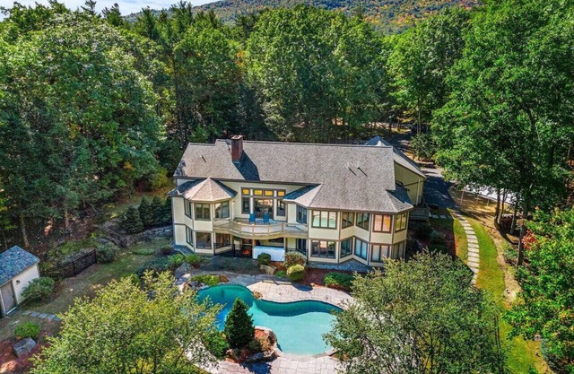 `The Oasis` Pool/Hot tub/Game-Room/Ski/Sleeps 18