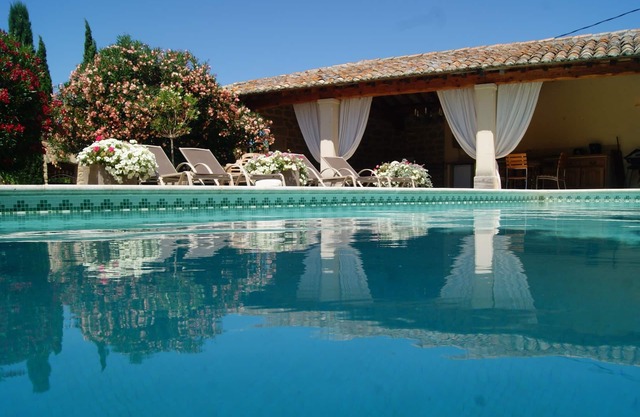 THE OLD MILL*, Authentic in PROVENCE with heated swimming pool