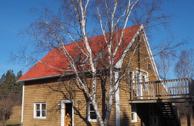 The Old Barn 4 bedrooms, 8-10 min to Blue Rocks and Lunenburg on peaceful Heckmans Island