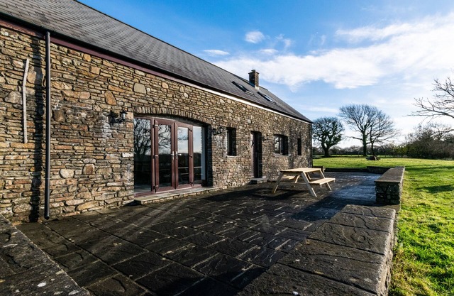 The Old Barn - Three Bedroom House, Sleeps 6