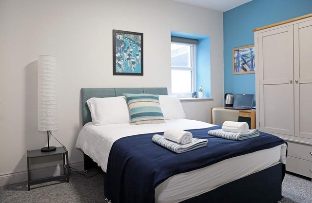 The Old Bike Shop Accommodation, Stunning Property for large Groups