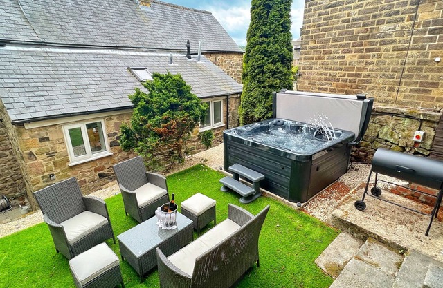 The Old Butchers Cottage - Hot tub & Pet Friendly