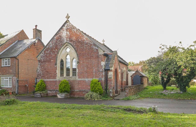 THE OLD CHAPEL, pet friendly, with a garden in Sturminster Marshall