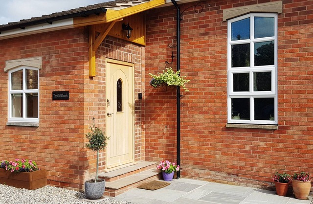 THE OLD CHURCH, pet friendly, with a garden in Shiptonthorpe, York