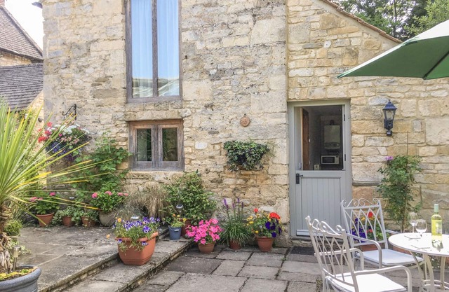 THE OLD CIDER HOUSE, character holiday cottage in Prestbury