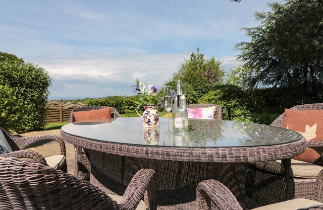 THE OLD DAIRY, pet friendly, character holiday cottage in Thirsk