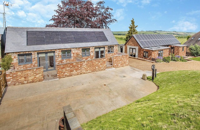 The Old Stables 2 - UK46683