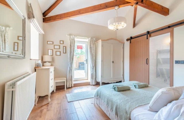 The Old Moat Barn - With Private Hot Tub