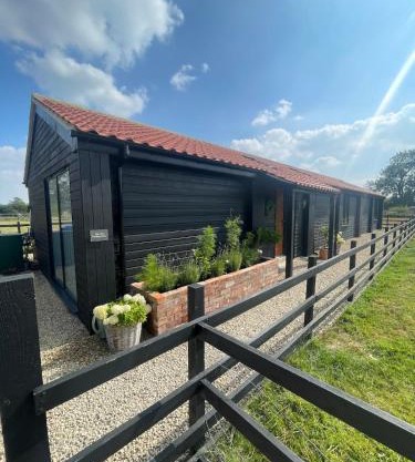 The Old Potting Shed - 2 bed cottage with hot tub