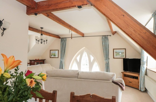 THE OLD SCHOOL HOUSE, family friendly in Hutton-Le-Hole