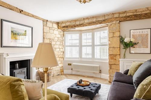The Old Shop - Stylish Cotswold Cottage, Sleeps 6