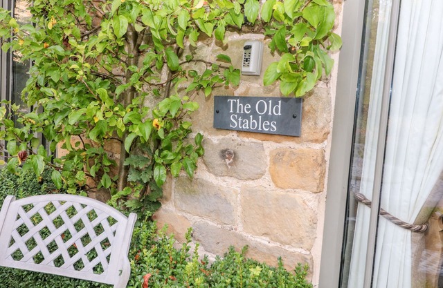 THE OLD STABLES, family friendly, luxury holiday cottage in Ashover