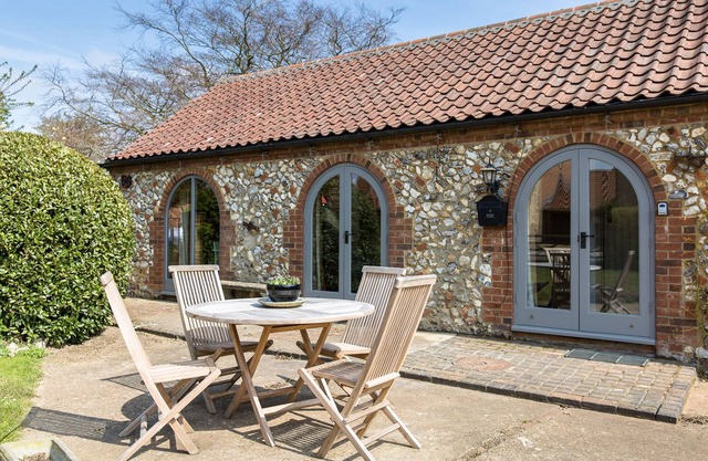 The Old Stables is a self contained detached 2 bedroom cottage.
