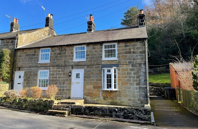 THE OLD SWEET SHOP, family friendly, with open fire in Grosmont