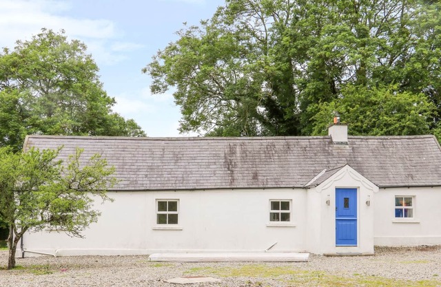 THE OLD WHITE COTTAGE, pet friendly in Shillelagh, County Wicklow