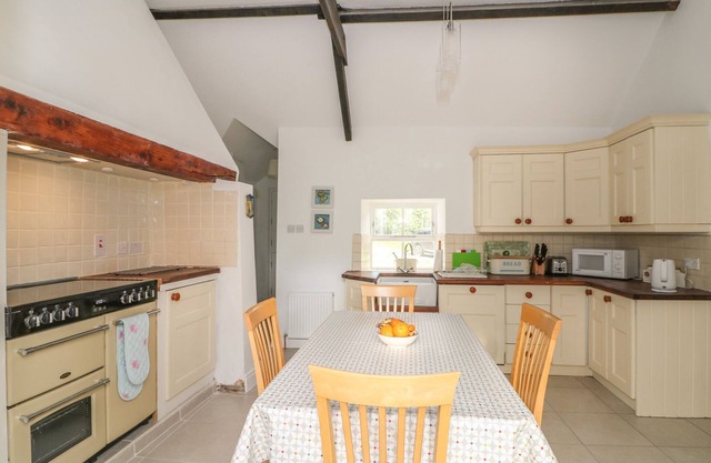 THE OLD WHITE COTTAGE, pet friendly in Shillelagh, County Wicklow
