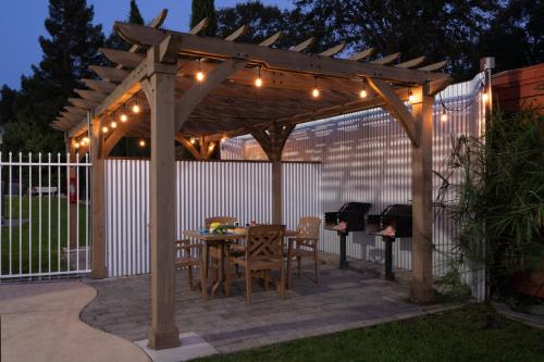 The Orchard Hotel-Wine Country- Free Breakfast, Pool, Hot Tub