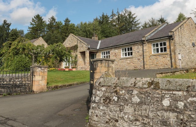 THE ORCHARDS, pet friendly, with open fire in Harbottle