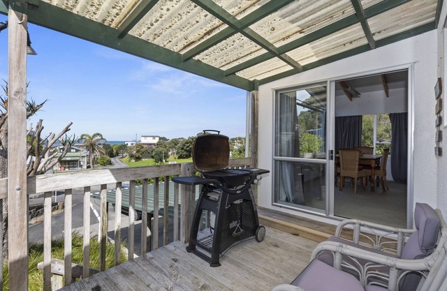 The Outlook - Whangaumu Bay Holiday Home