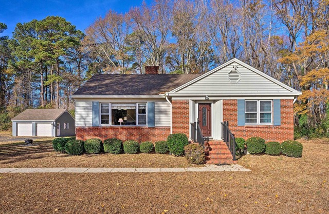 'The Oyster Bed' Retreat w/ Pool & Game Room