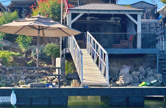 The Parker River House-A Beautiful, secluded location on the River!