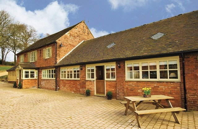 The Peacock Barn - E4713