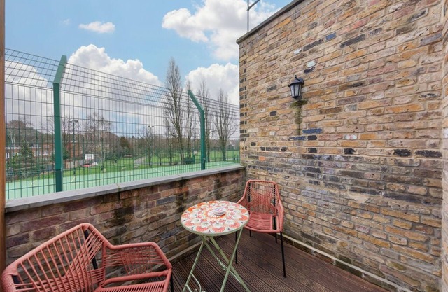 The Pearl: A 5-Star Boutique Escape in Hampstead