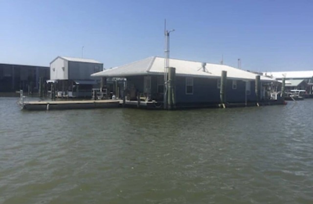 The Pearl - Beautiful, renovated Houseboat in Venice Marina!