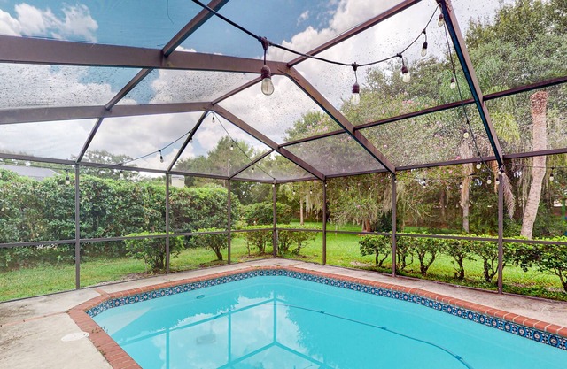 The Pearl | Modern house in Tampa with a private pool
