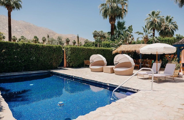 The Penguin Cottage: Sapphire Pool- Walk to town