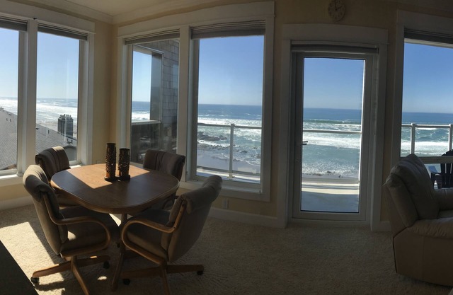 The Penthouse at Pacific Winds: Oceanfront Paradise