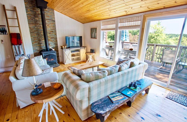 The Perch: South-facing Elevated Waterfront Cottage