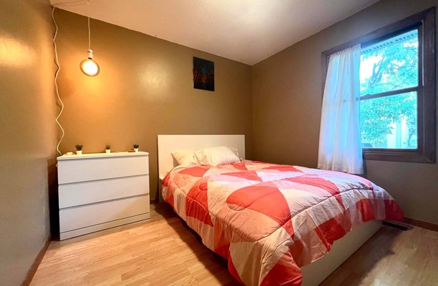 The Perch, townhome with AC, in tranquil Coralville