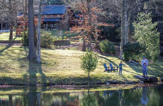 The Peregrine: Flat Mountain Farm - expansive luxury home on historic 28 acre rhododendron farm