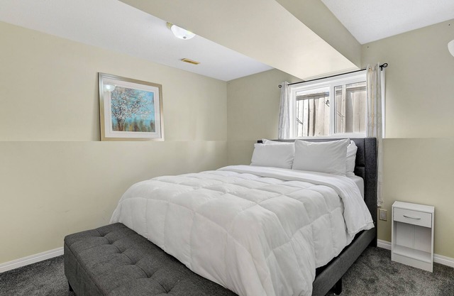 The Perfect 5 Bed, 4 Baths, Mini gym, 2 Kitchens, 2 Living roomsn