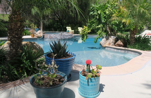 The Perfect Getaway! Temecula Wine Country Guest House. Prime Location!