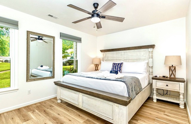 The Perky Pineapple; Quiet Ranch; 2 King Beds; Well Appointed; Centrally Located