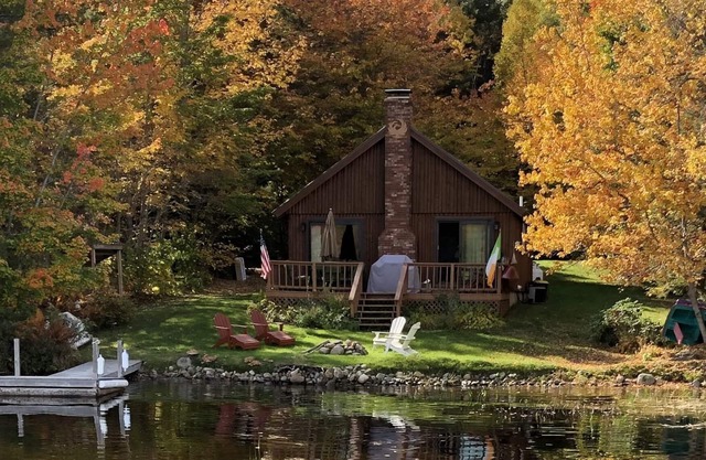 "THE PHOENIX" Lakefront Log Cabin in the beautiful Maine Highlands