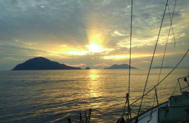 The Pigu - Sail Boat in Naple's Bay